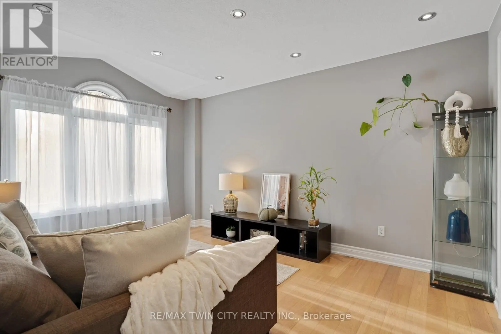 175 STIRLING MACGREGOR DRIVE
