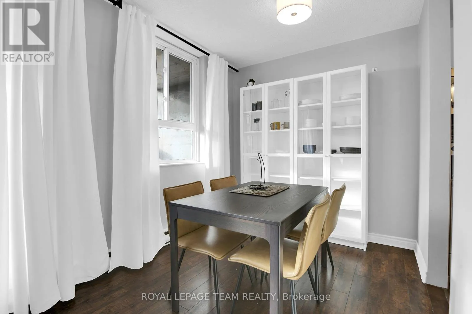 811 - 2000 JASMINE CRESCENT