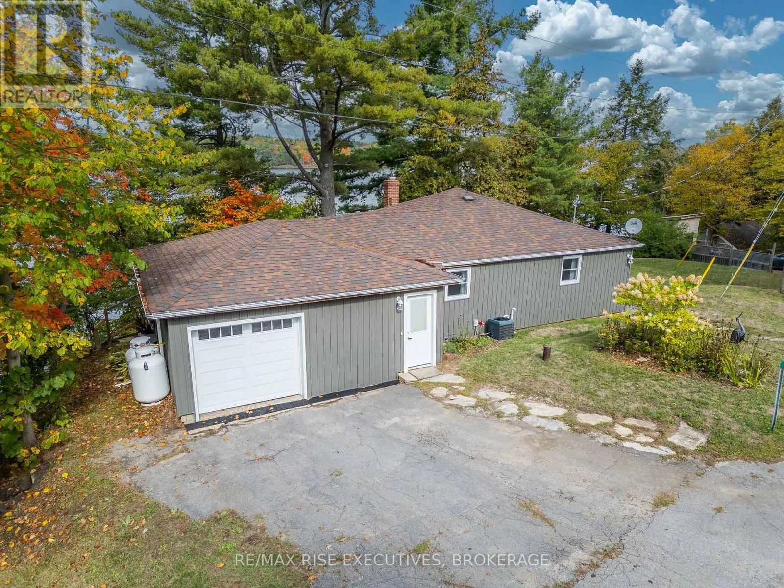 1017 WOODS LANE