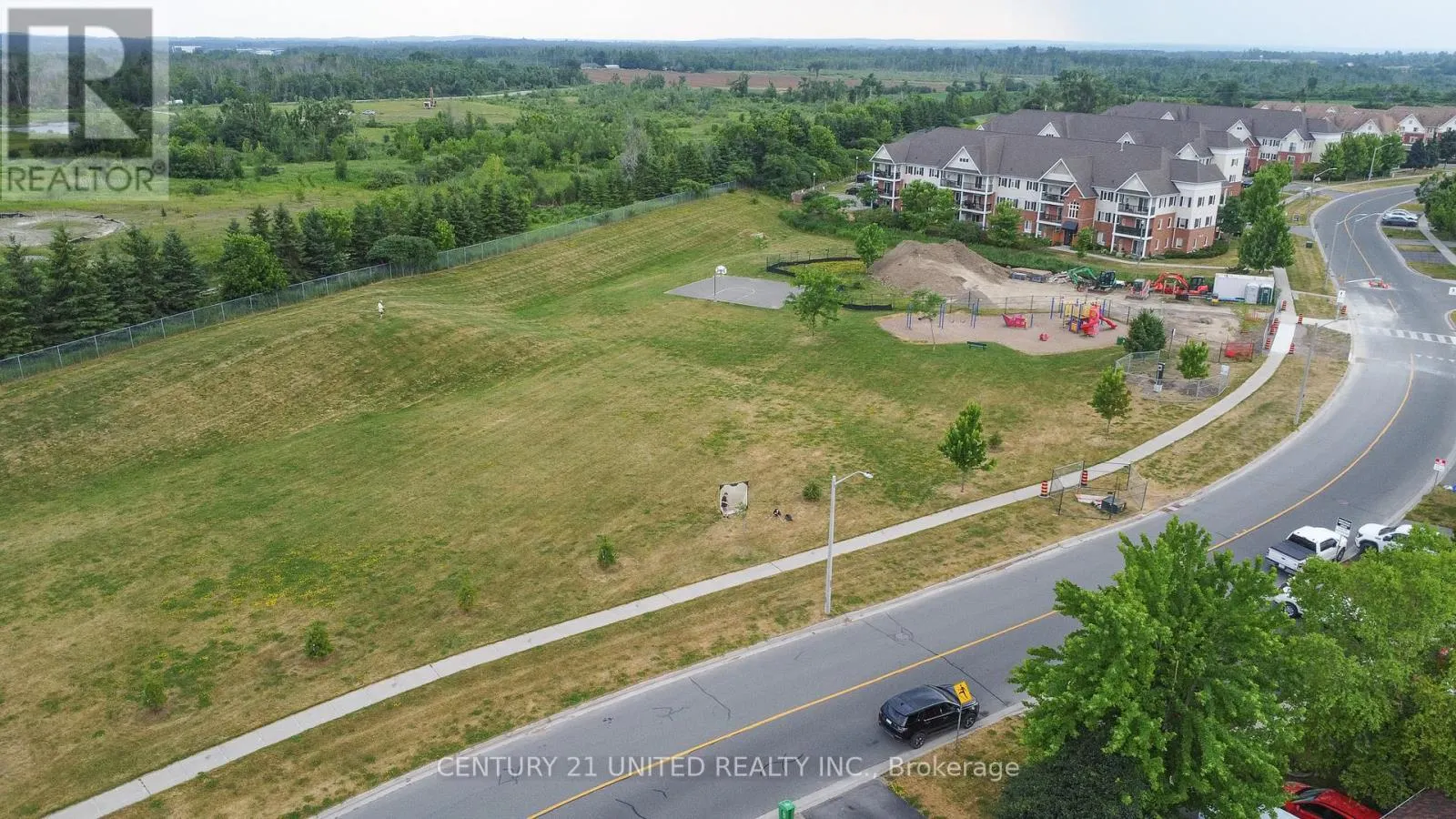 351 SPILLSBURY DRIVE