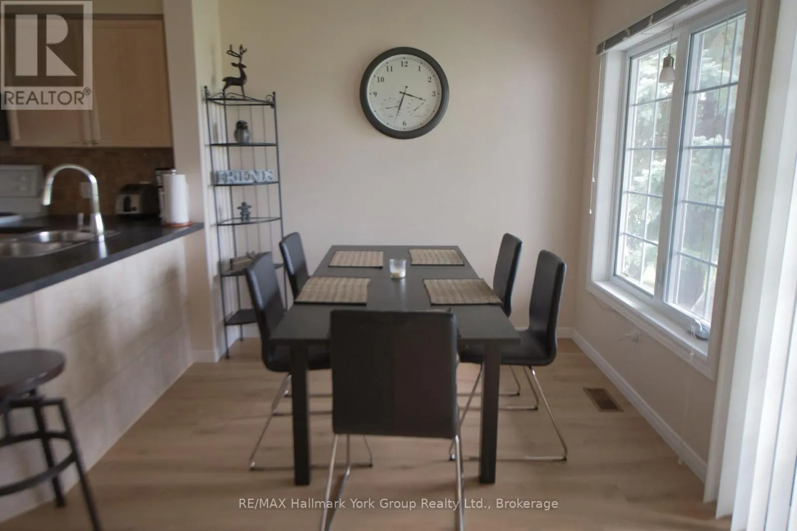 49 - 162 SETTLERS WAY, #49
