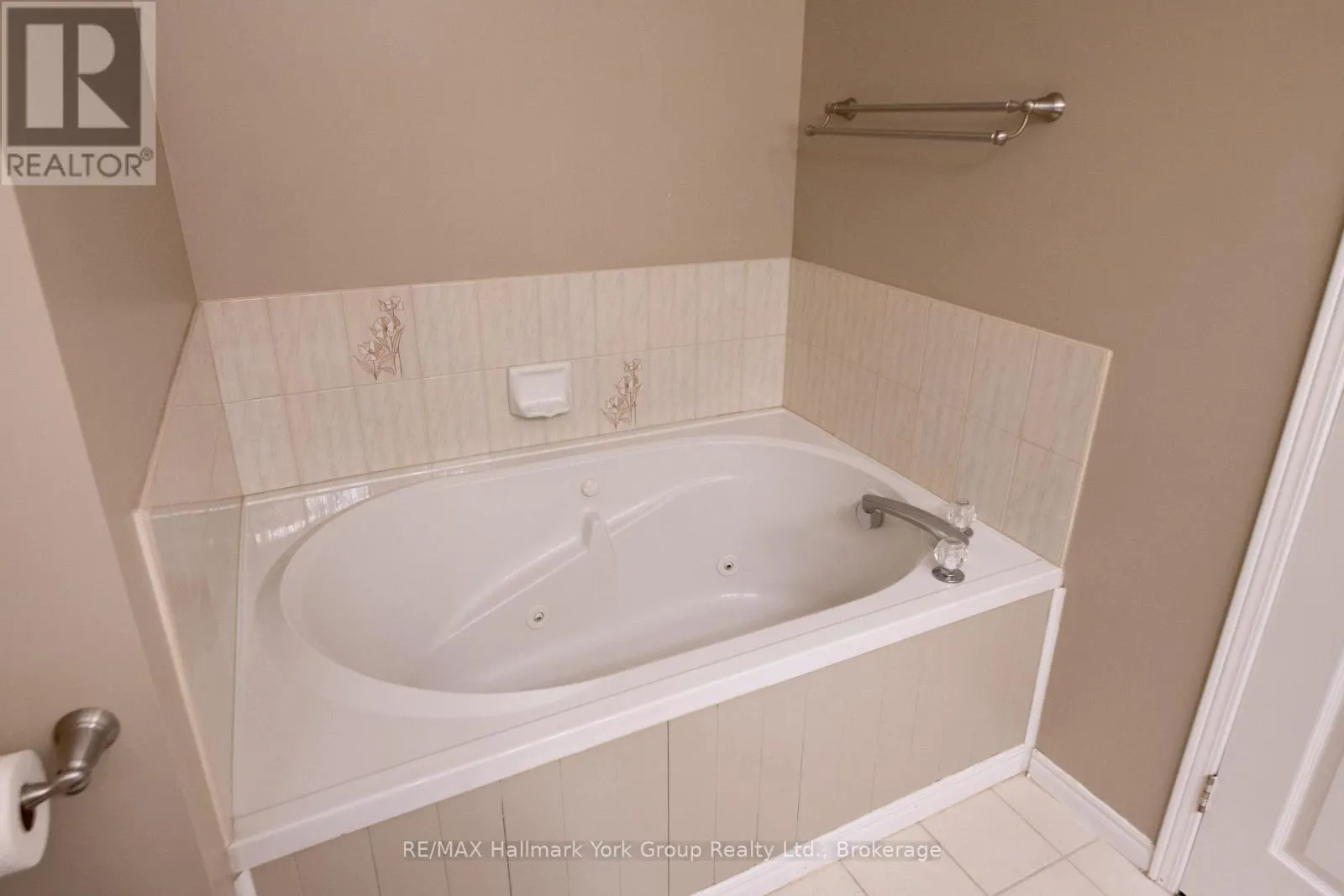 49 - 162 SETTLERS WAY, #49