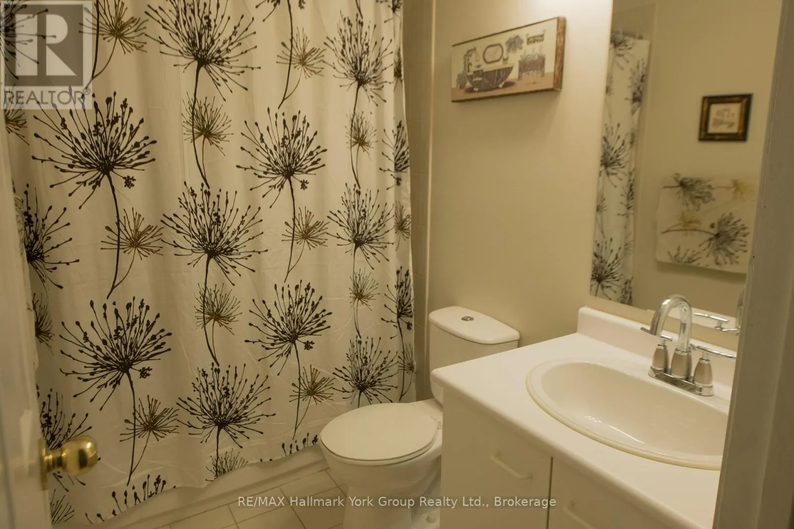 49 - 162 SETTLERS WAY, #49