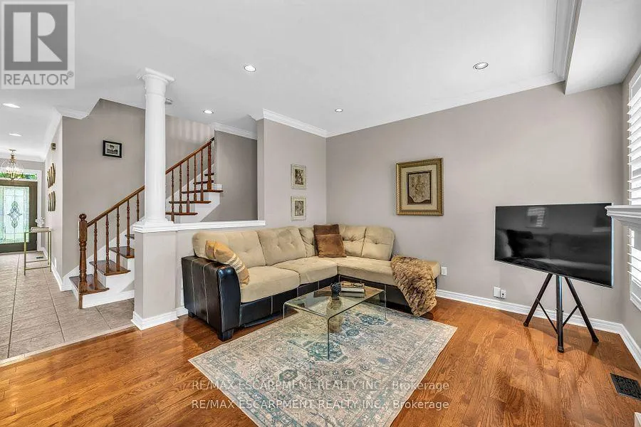 38 SUNBEAM DRIVE
