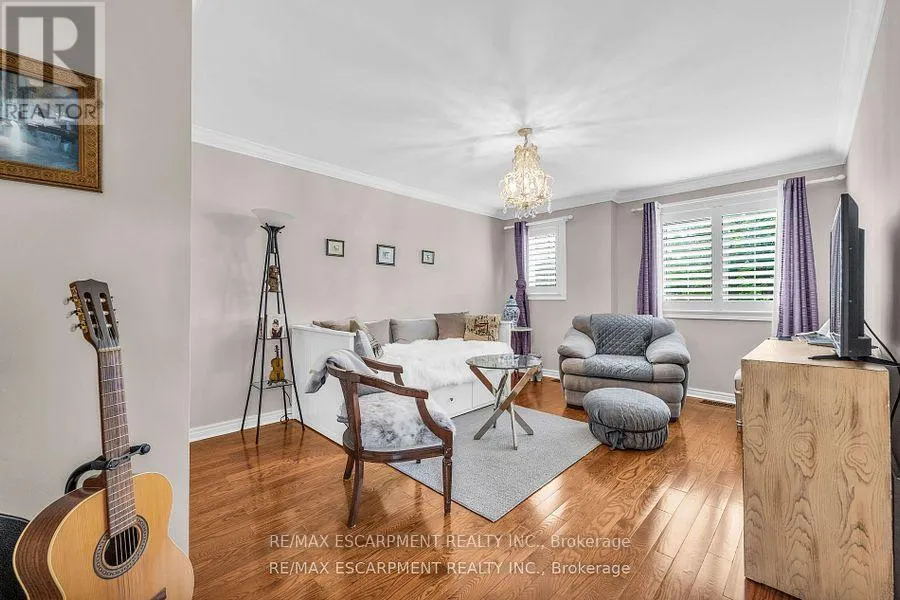 38 SUNBEAM DRIVE