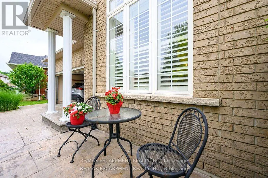 38 SUNBEAM DRIVE