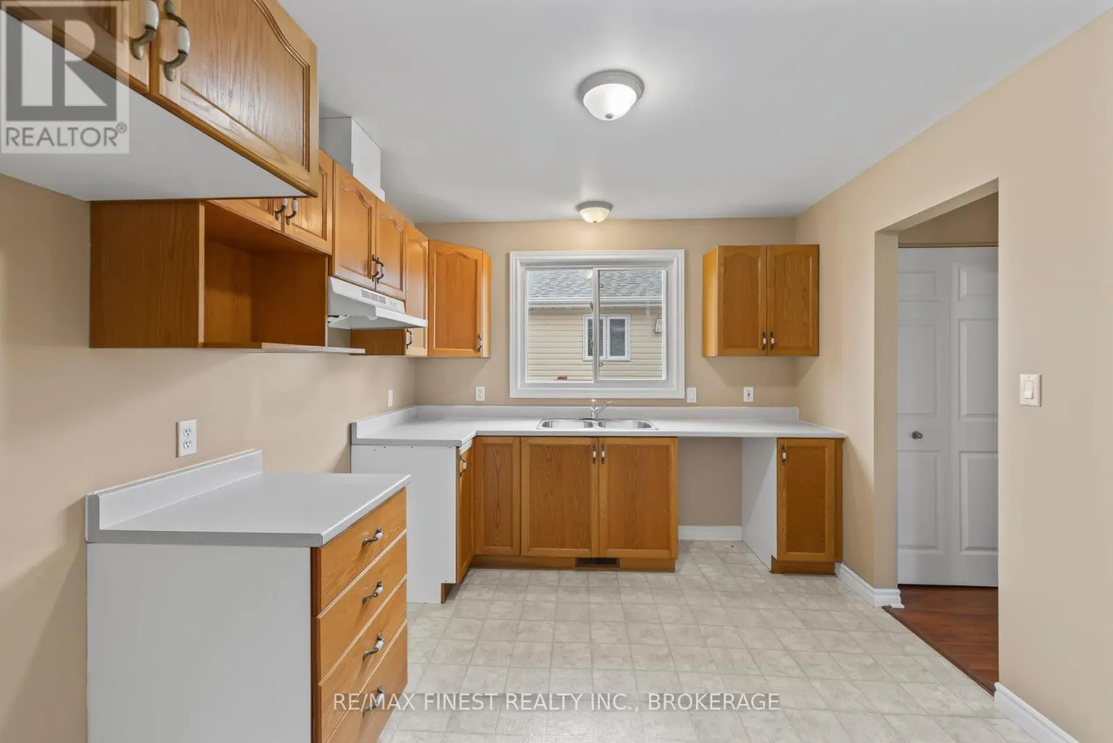 830 PEACHWOOD STREET