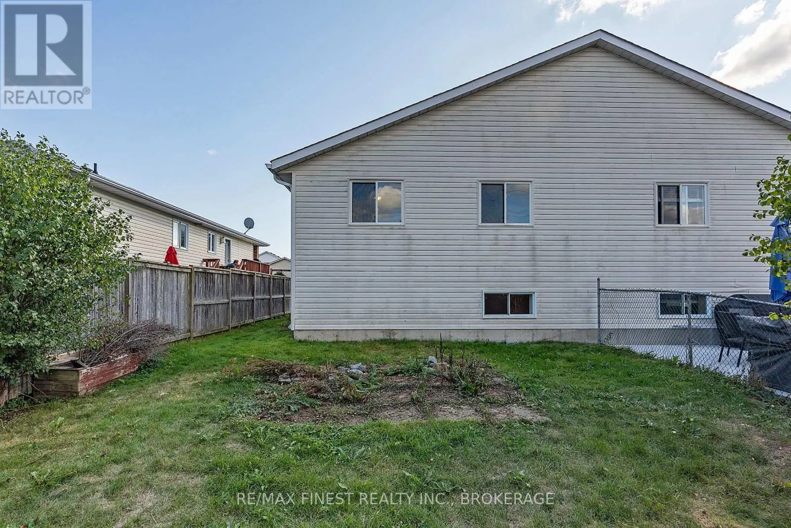 830 PEACHWOOD STREET
