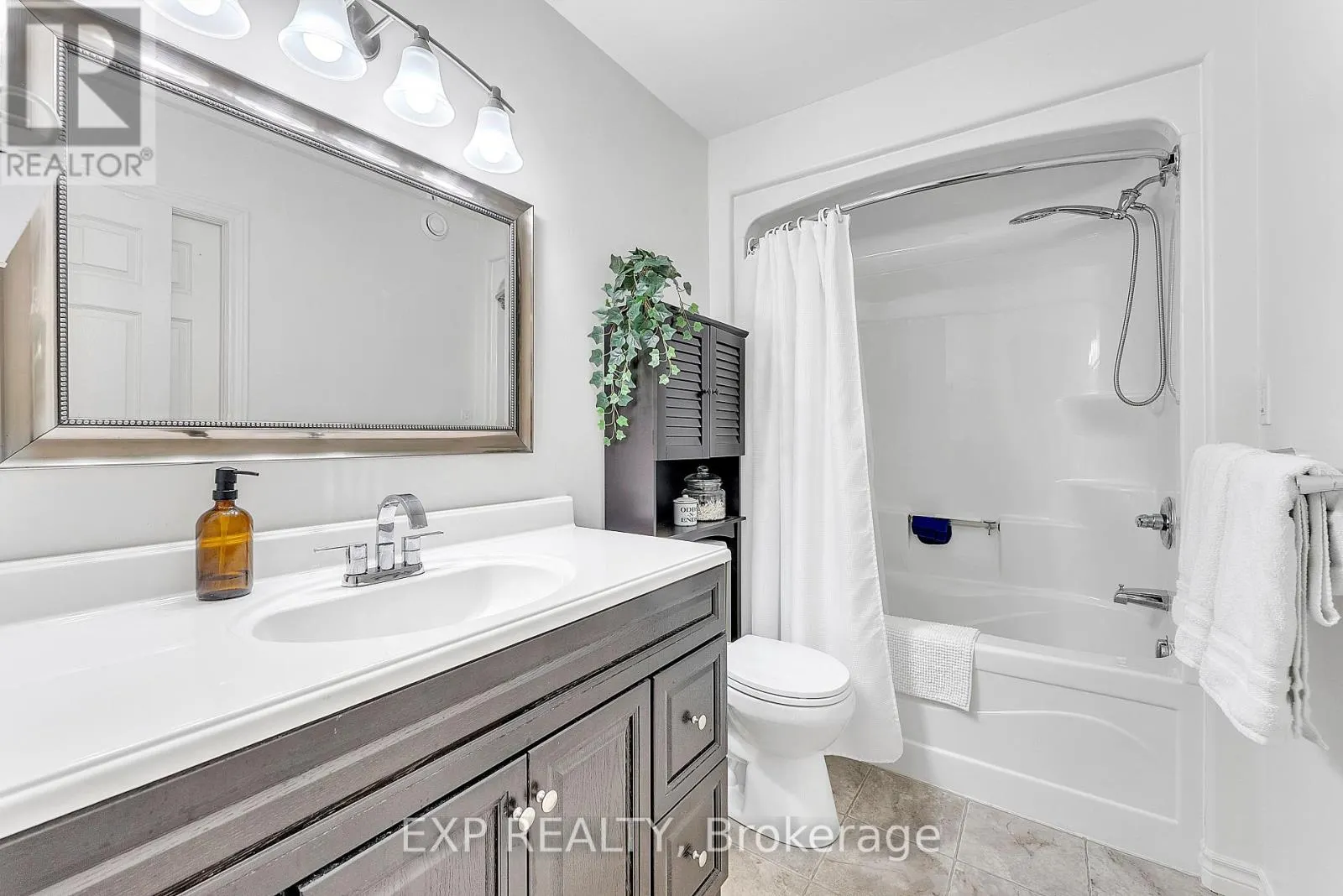 2 - 194 HAIG ROAD, #2