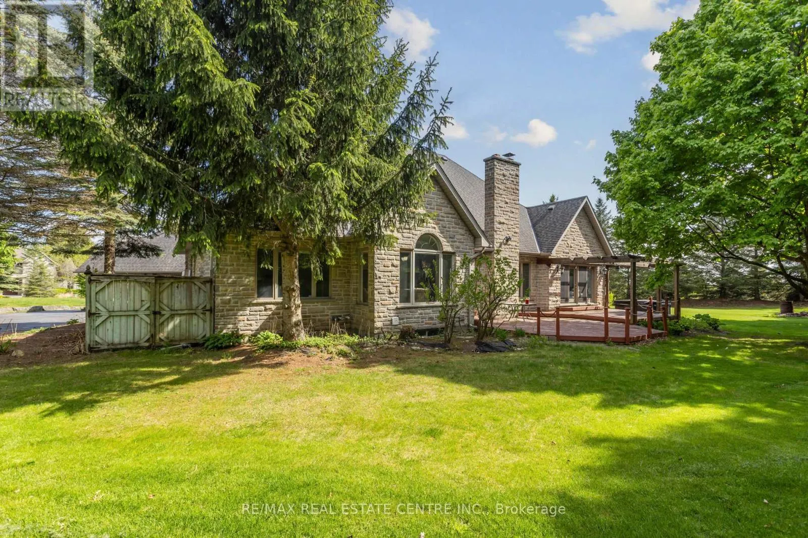 6 FOX RUN ROAD