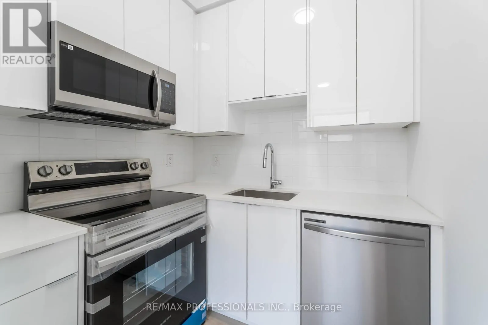 106 - 7277 WILSON CRESCENT