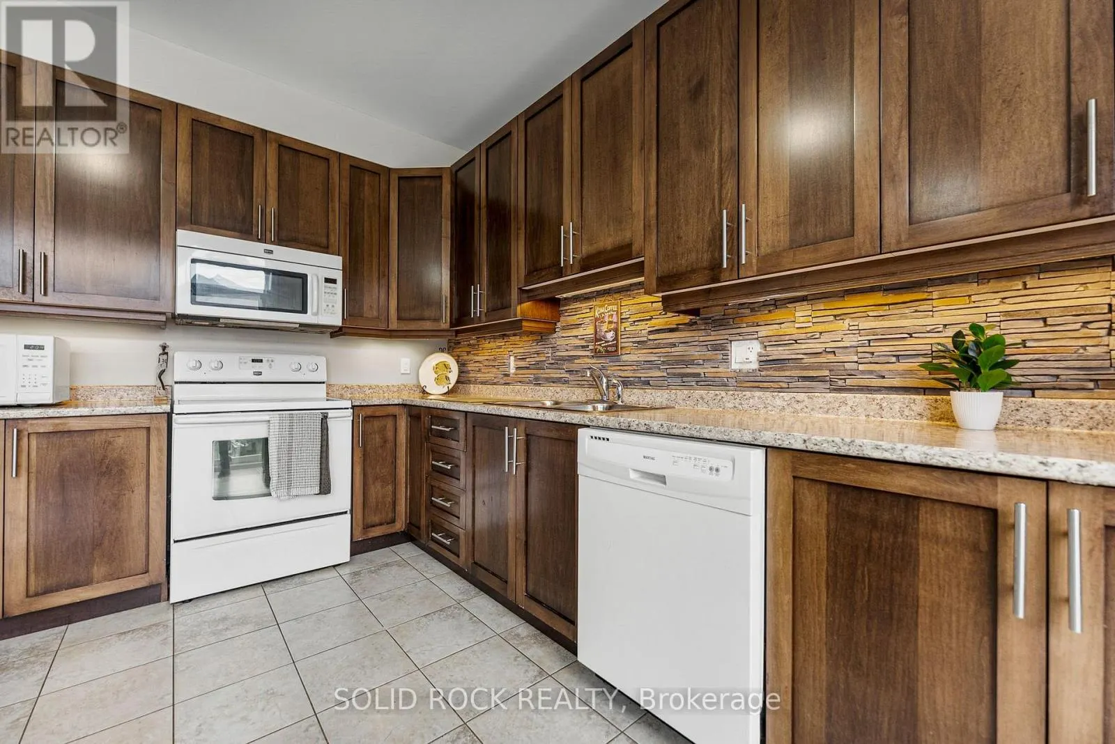 53 WILLOWSHORE WAY