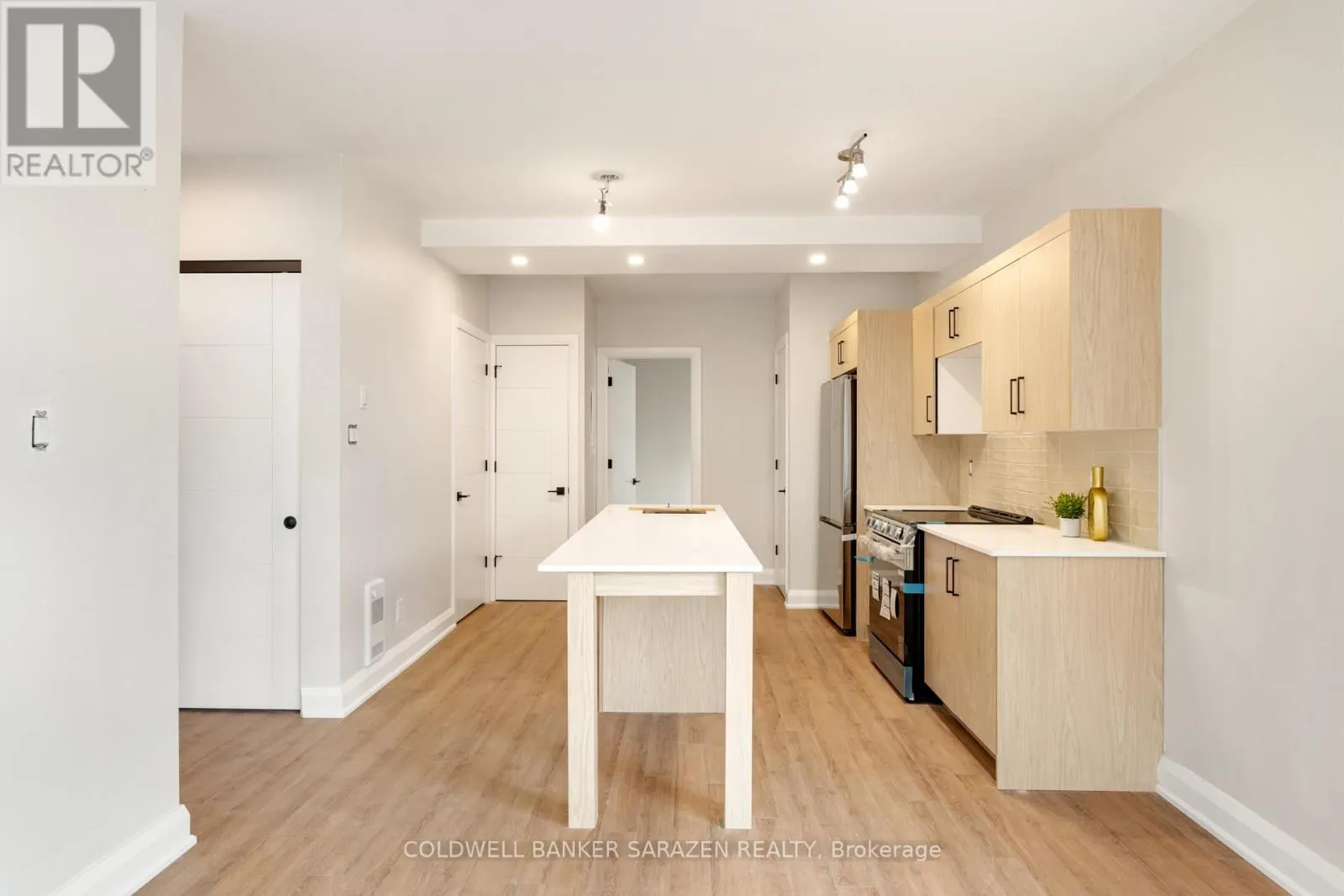 101 - 10 MCARTHUR AVENUE