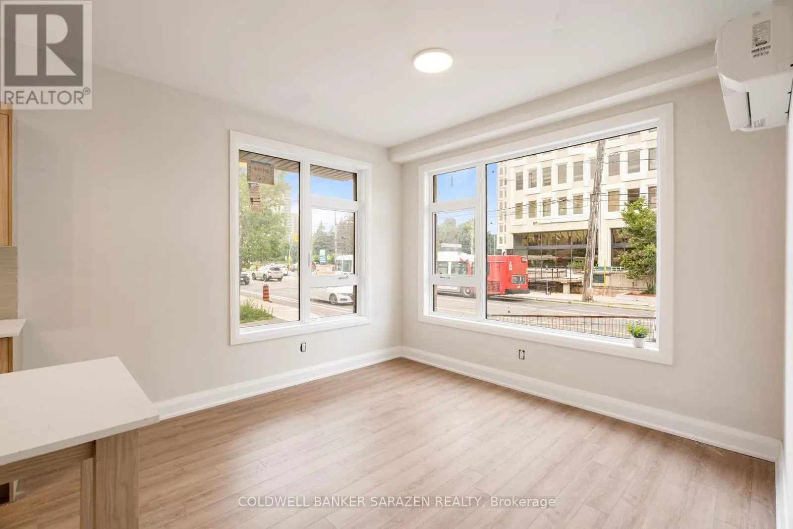 101 - 10 MCARTHUR AVENUE