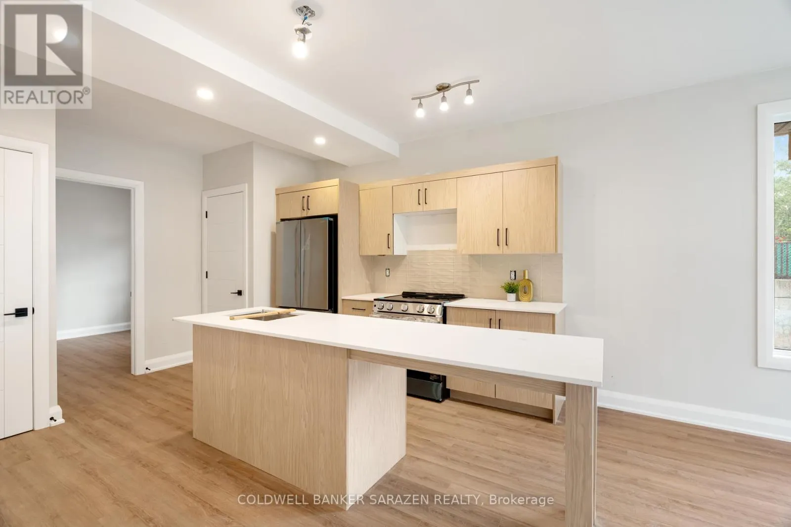 101 - 10 MCARTHUR AVENUE