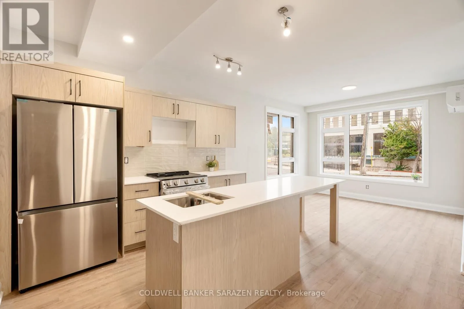 101 - 10 MCARTHUR AVENUE