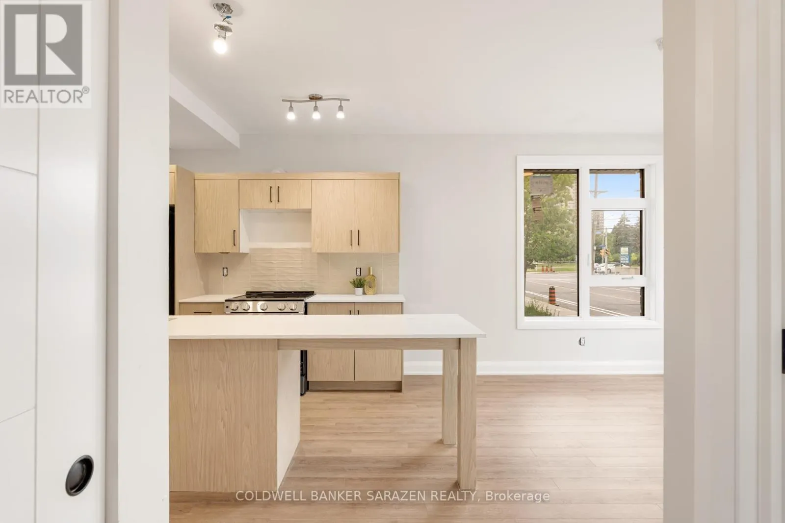 101 - 10 MCARTHUR AVENUE