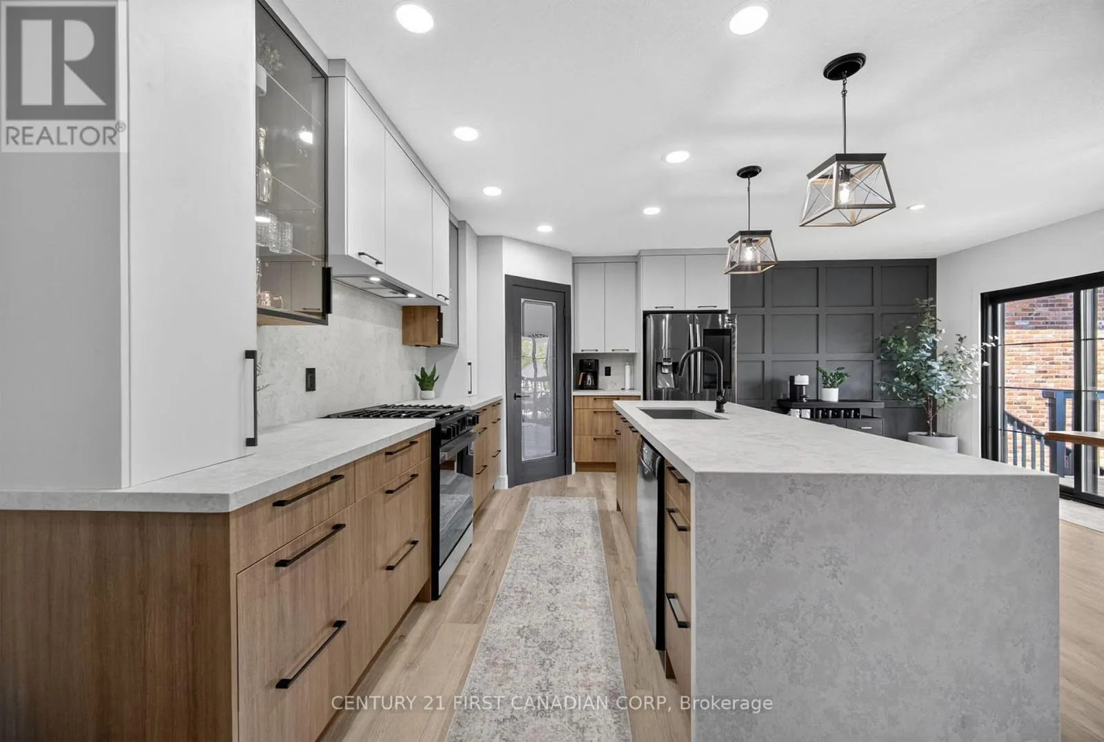 688 CLEARWATER CRESCENT