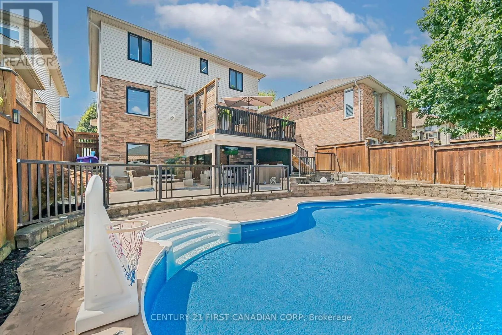 688 CLEARWATER CRESCENT