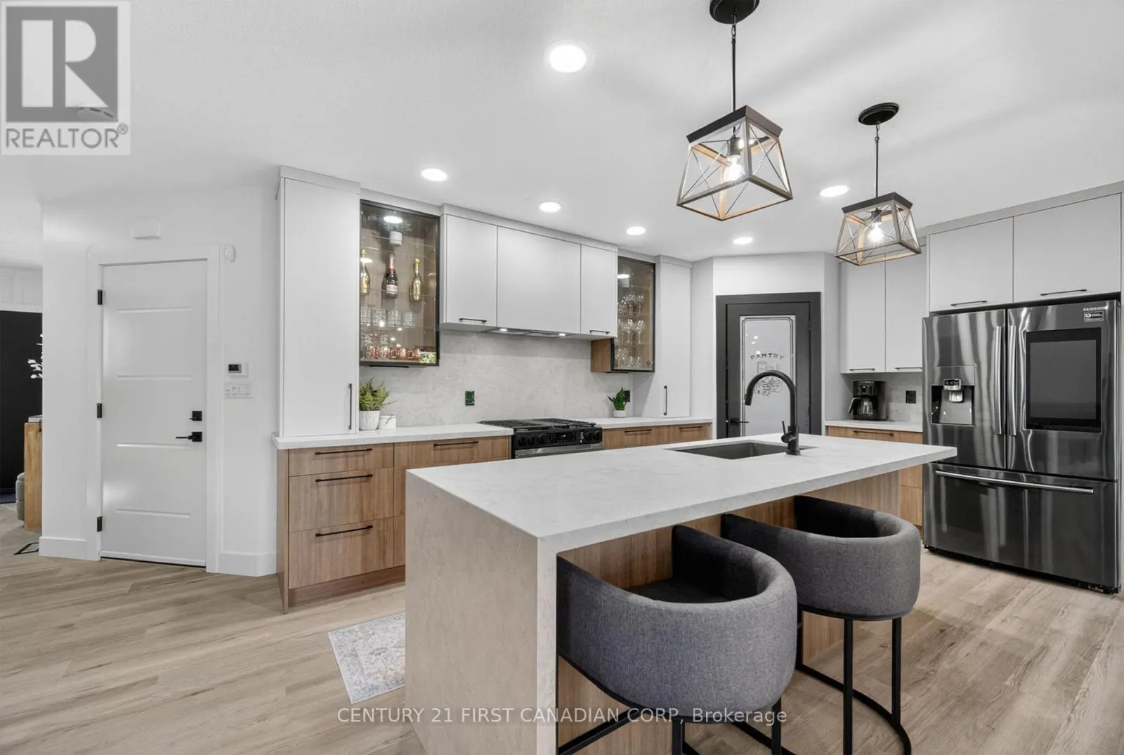 688 CLEARWATER CRESCENT