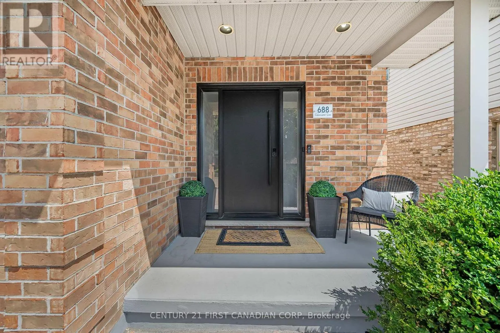 688 CLEARWATER CRESCENT