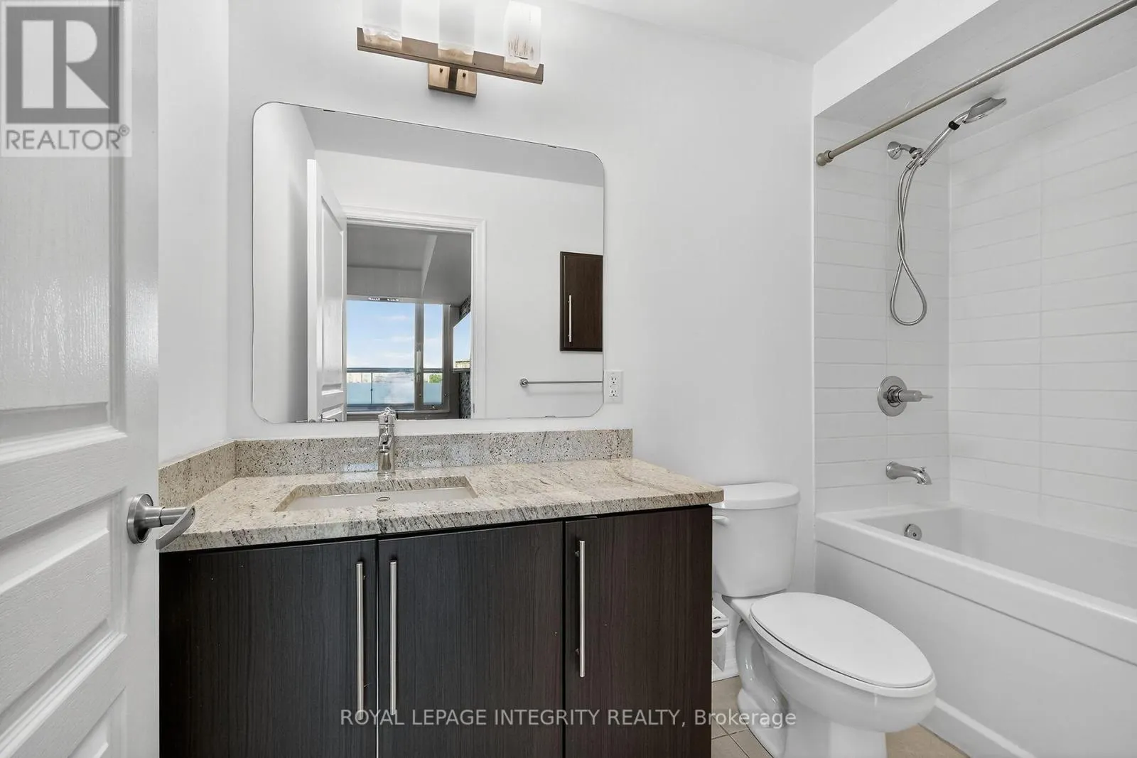 1113 - 238 BESSERER STREET