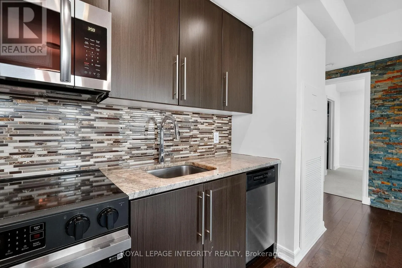 1113 - 238 BESSERER STREET