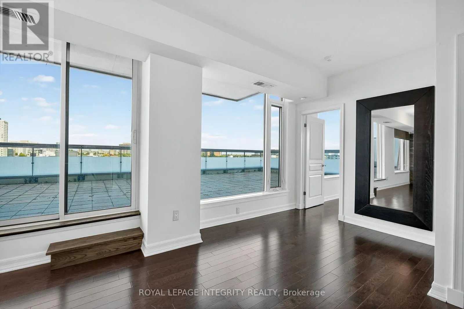 1113 - 238 BESSERER STREET