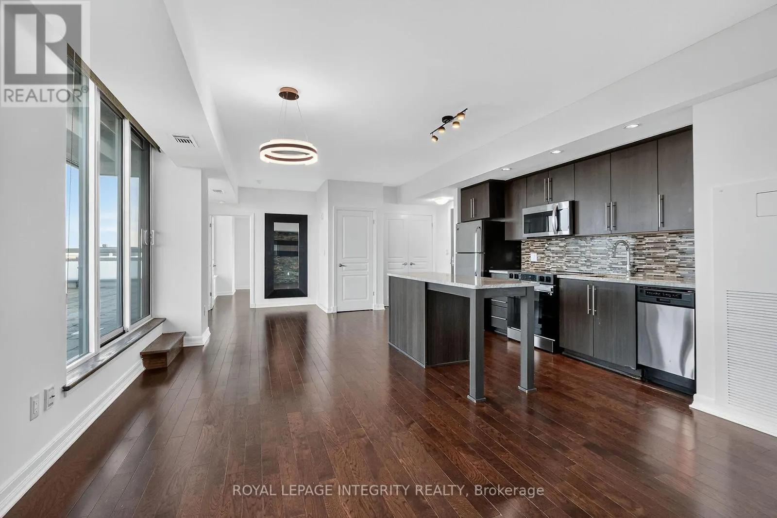 1113 - 238 BESSERER STREET