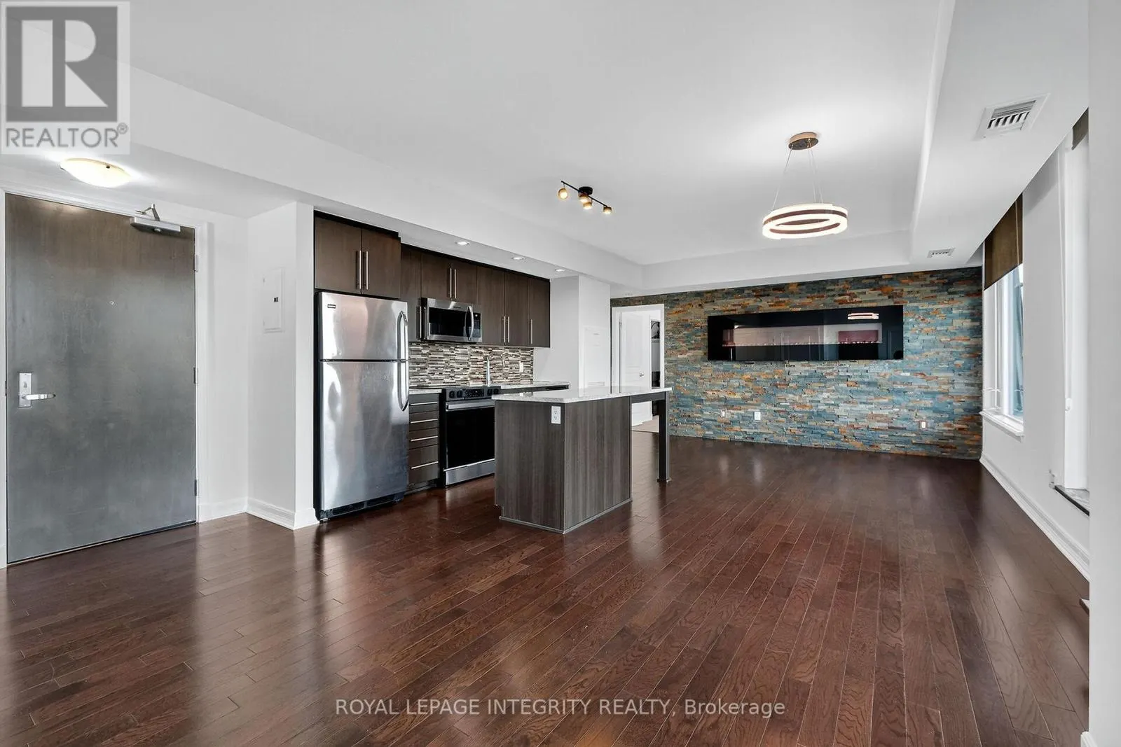 1113 - 238 BESSERER STREET
