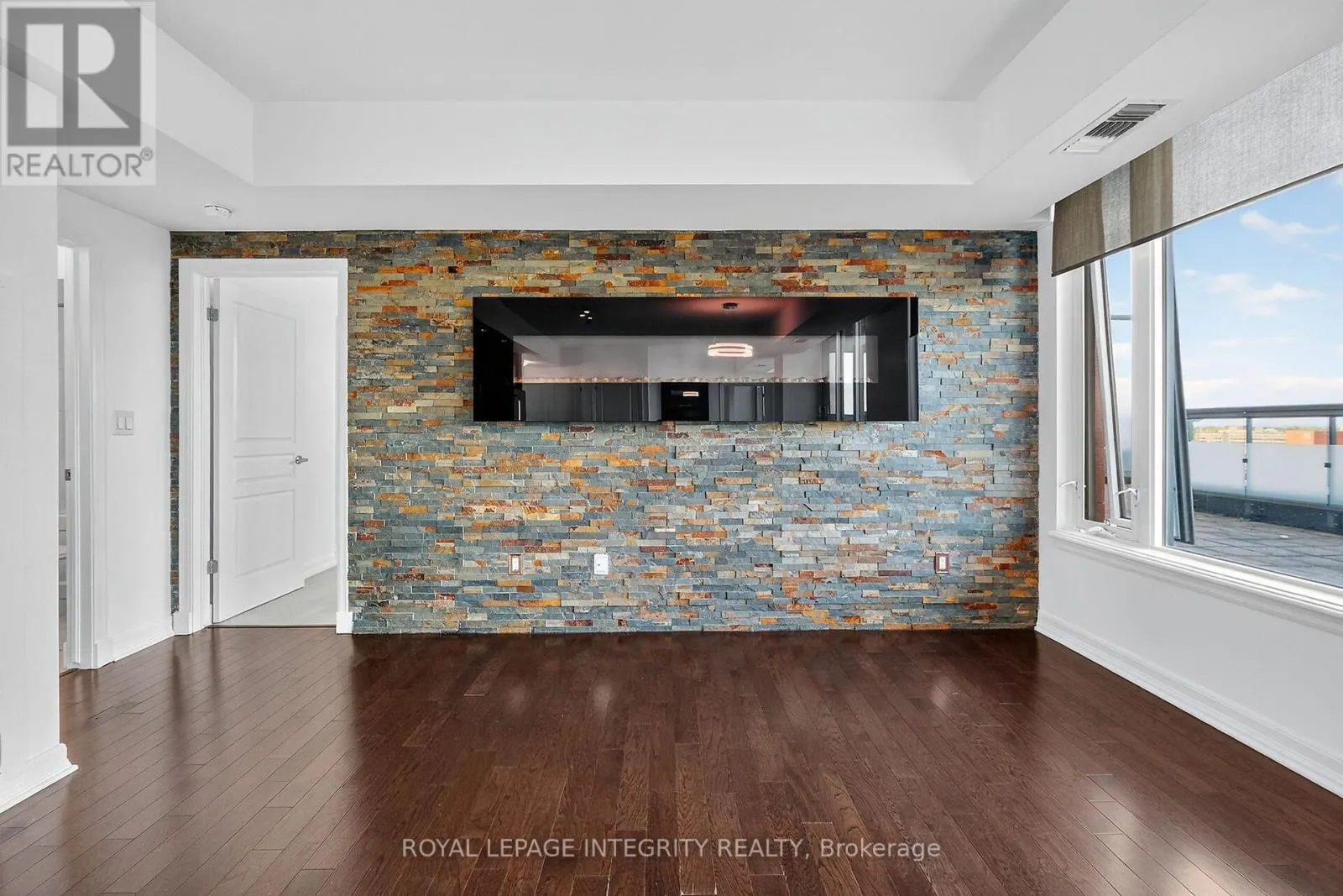 1113 - 238 BESSERER STREET