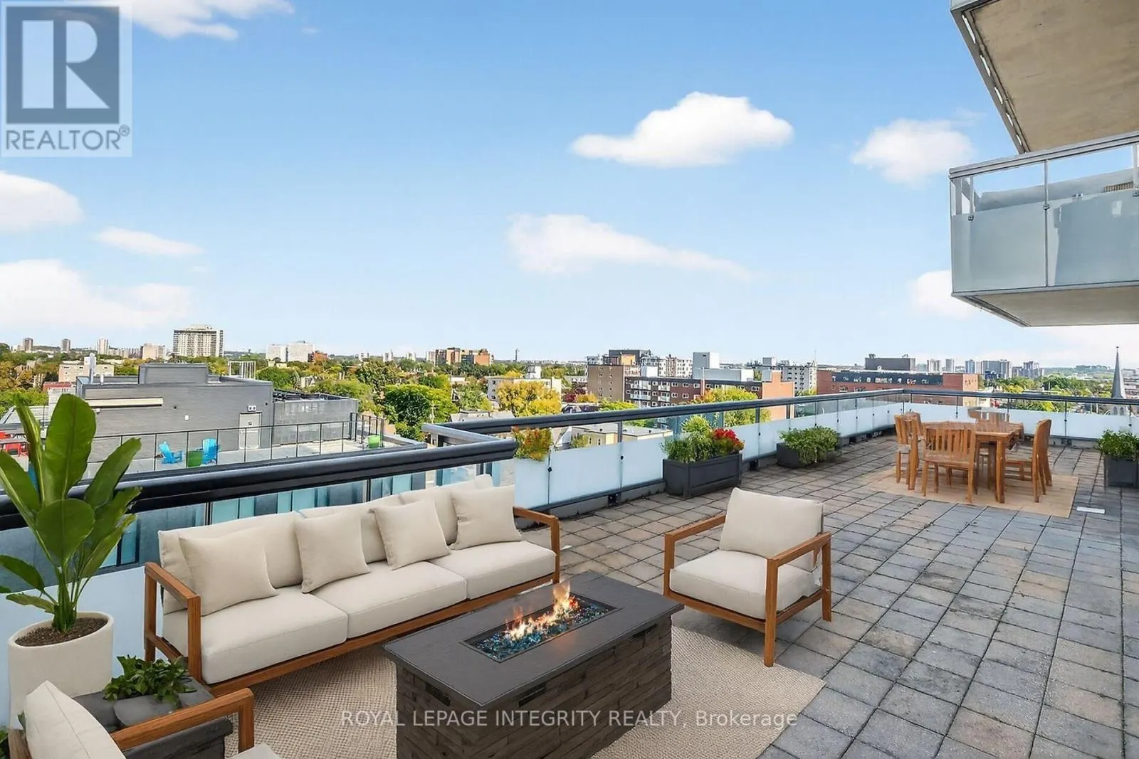 1113 - 238 BESSERER STREET