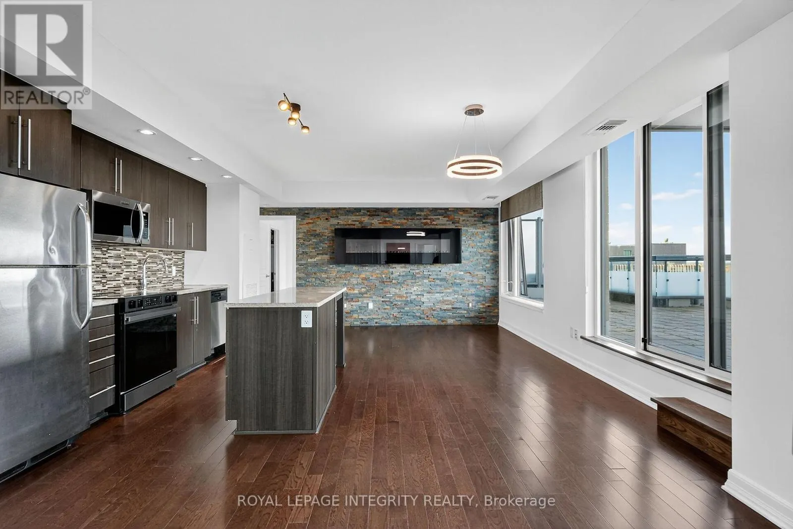1113 - 238 BESSERER STREET