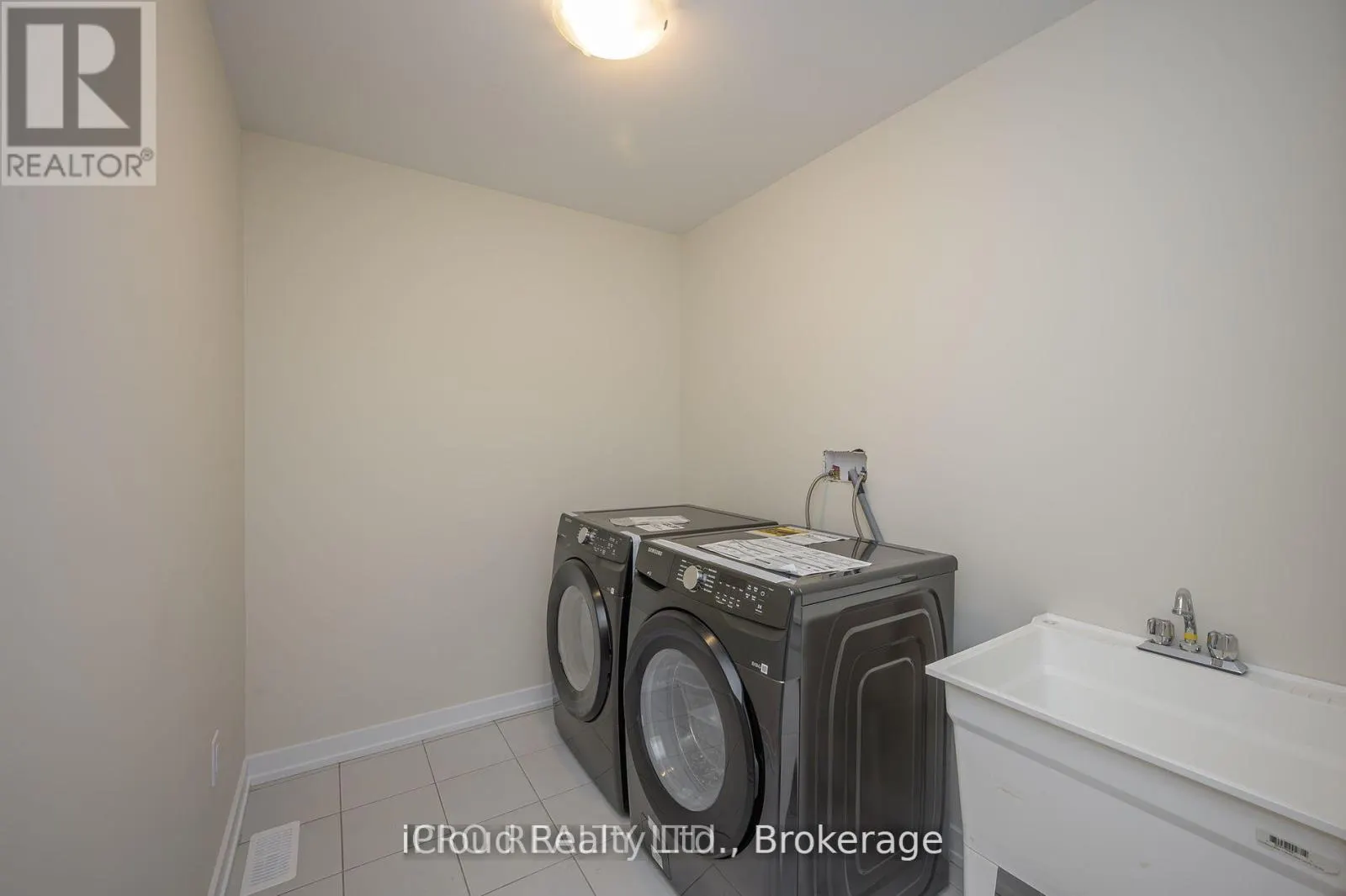 102 SUNFLOWER CRESCENT