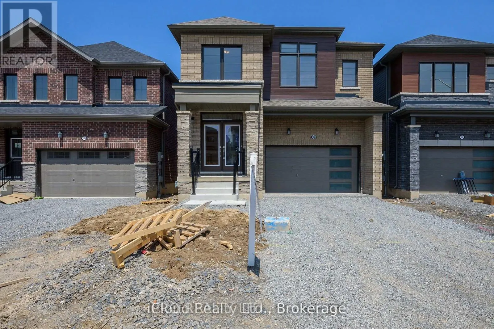102 SUNFLOWER CRESCENT