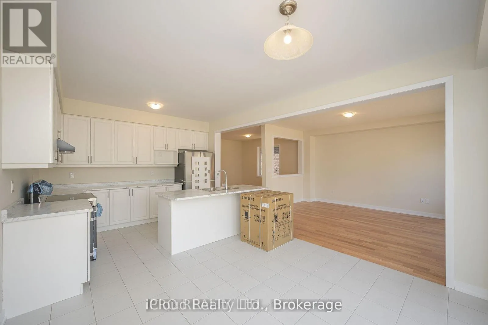102 SUNFLOWER CRESCENT