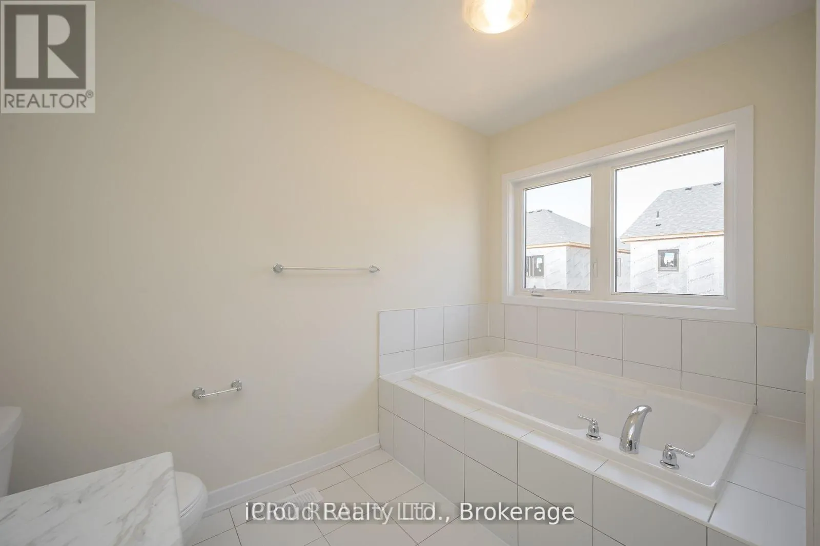 102 SUNFLOWER CRESCENT