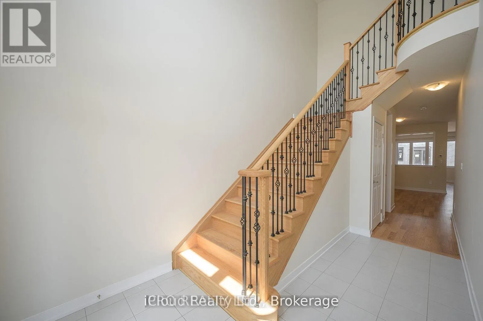 102 SUNFLOWER CRESCENT
