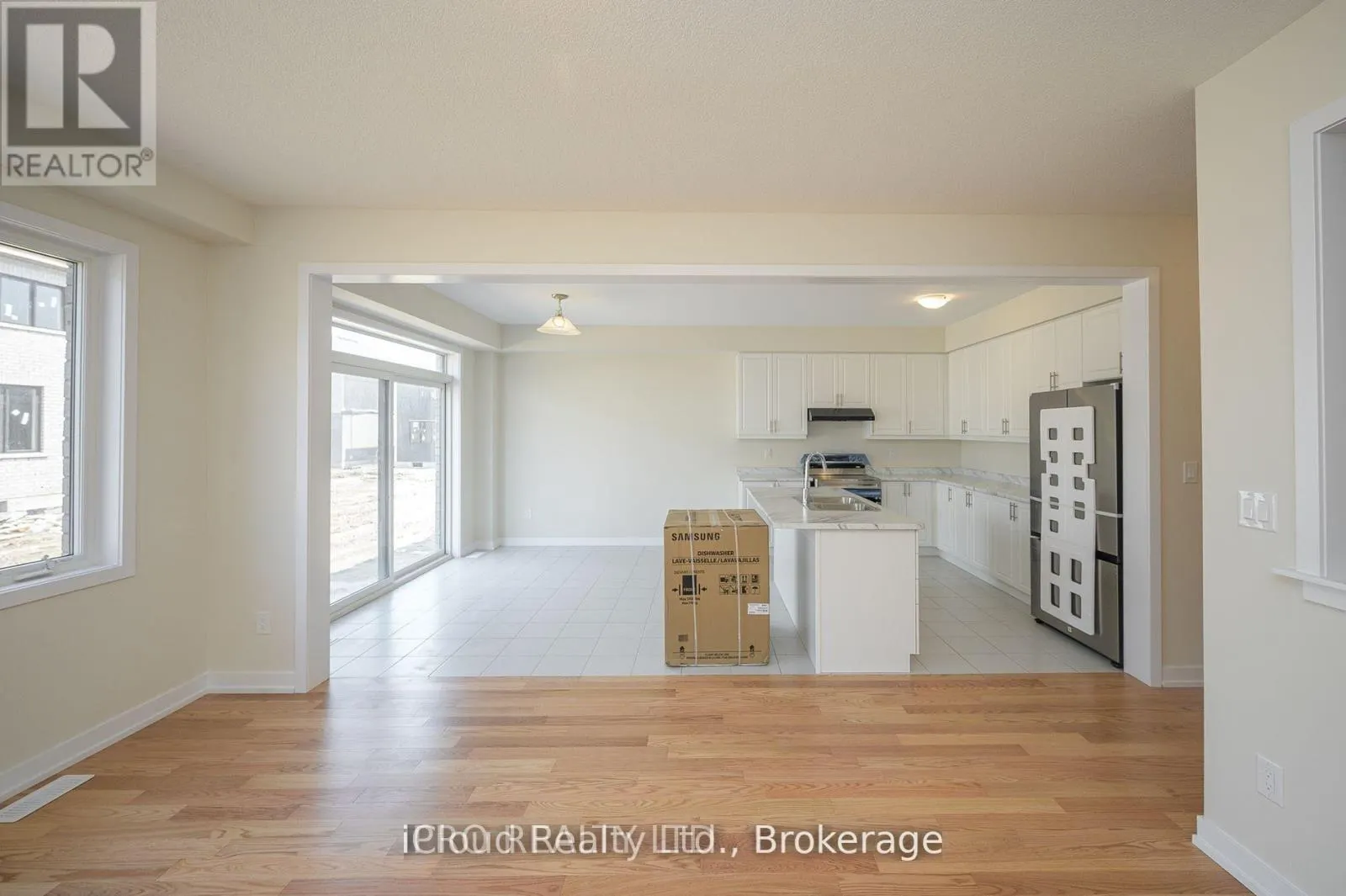 102 SUNFLOWER CRESCENT