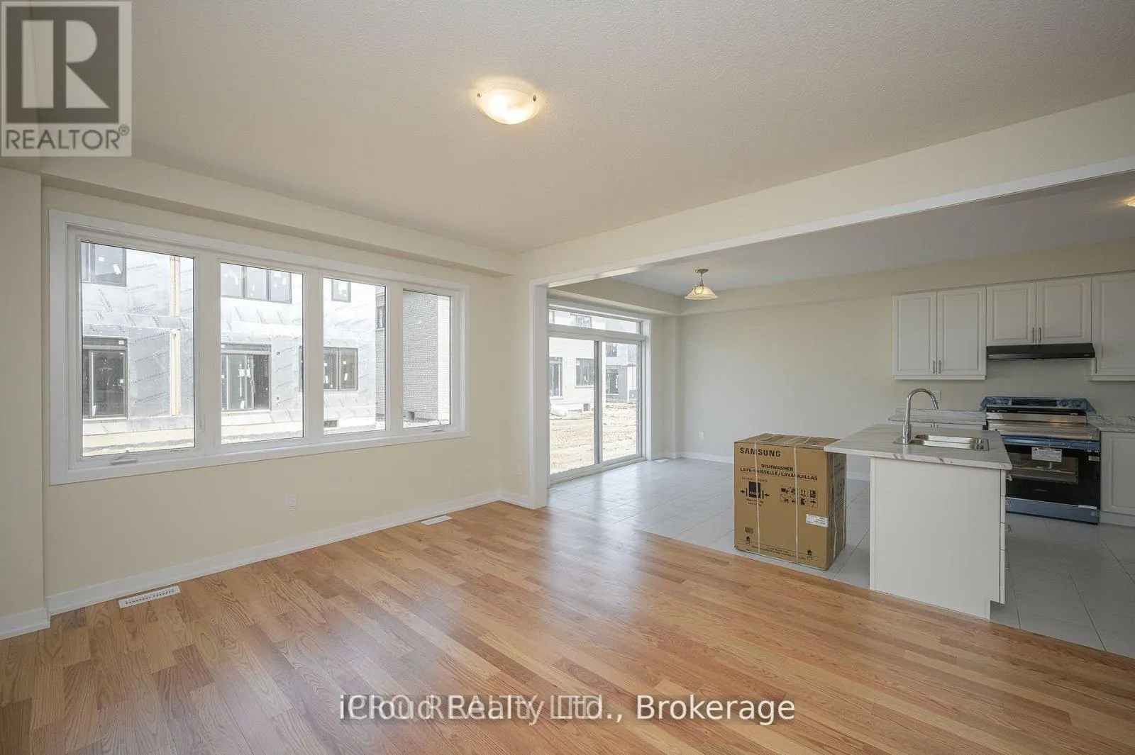 102 SUNFLOWER CRESCENT