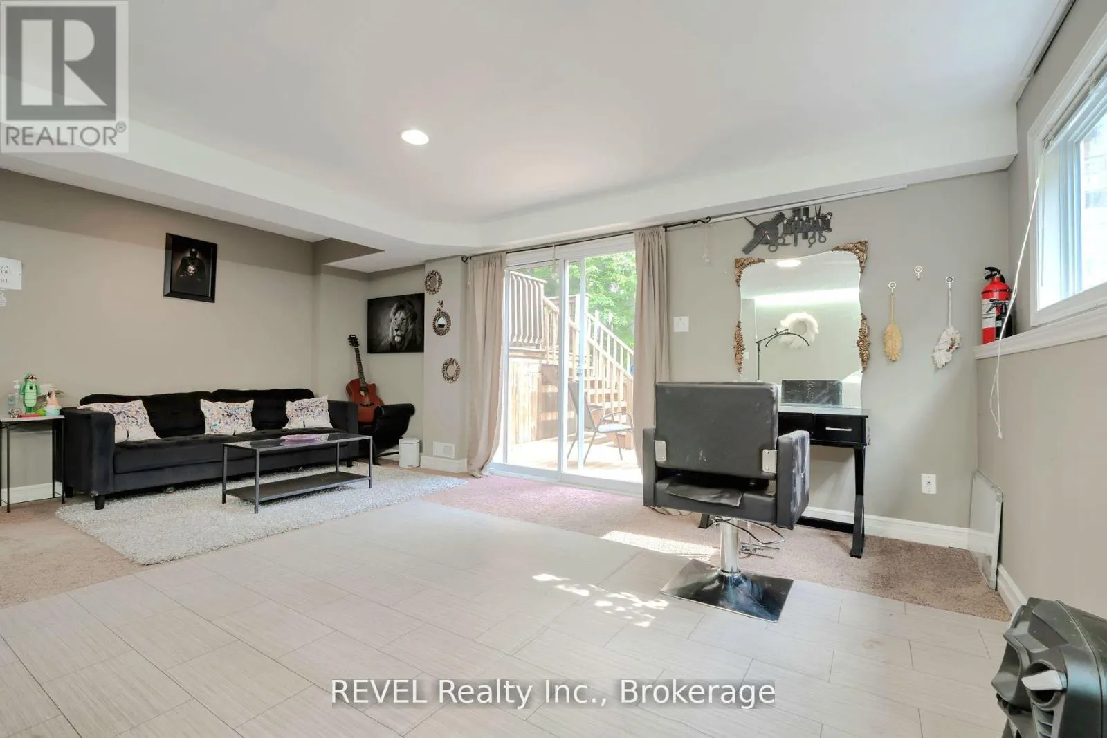1085 SOUTH WENIGE DRIVE