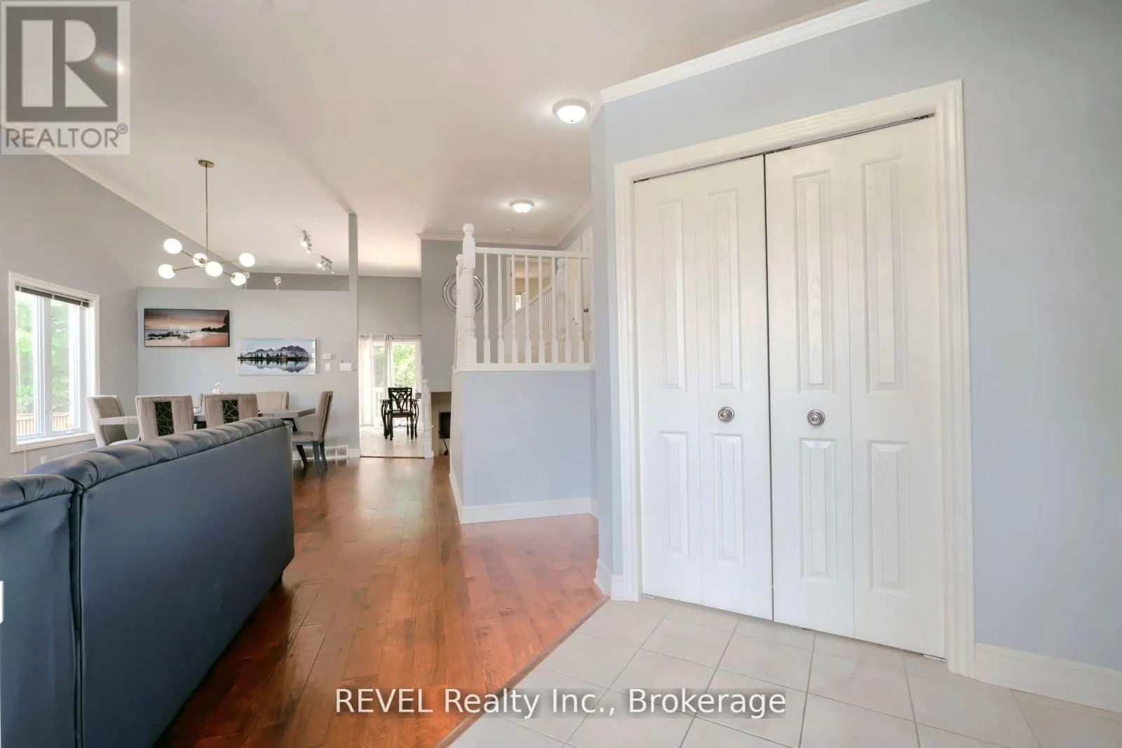1085 SOUTH WENIGE DRIVE
