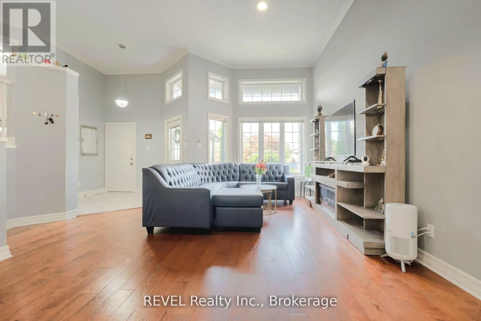 1085 SOUTH WENIGE DRIVE