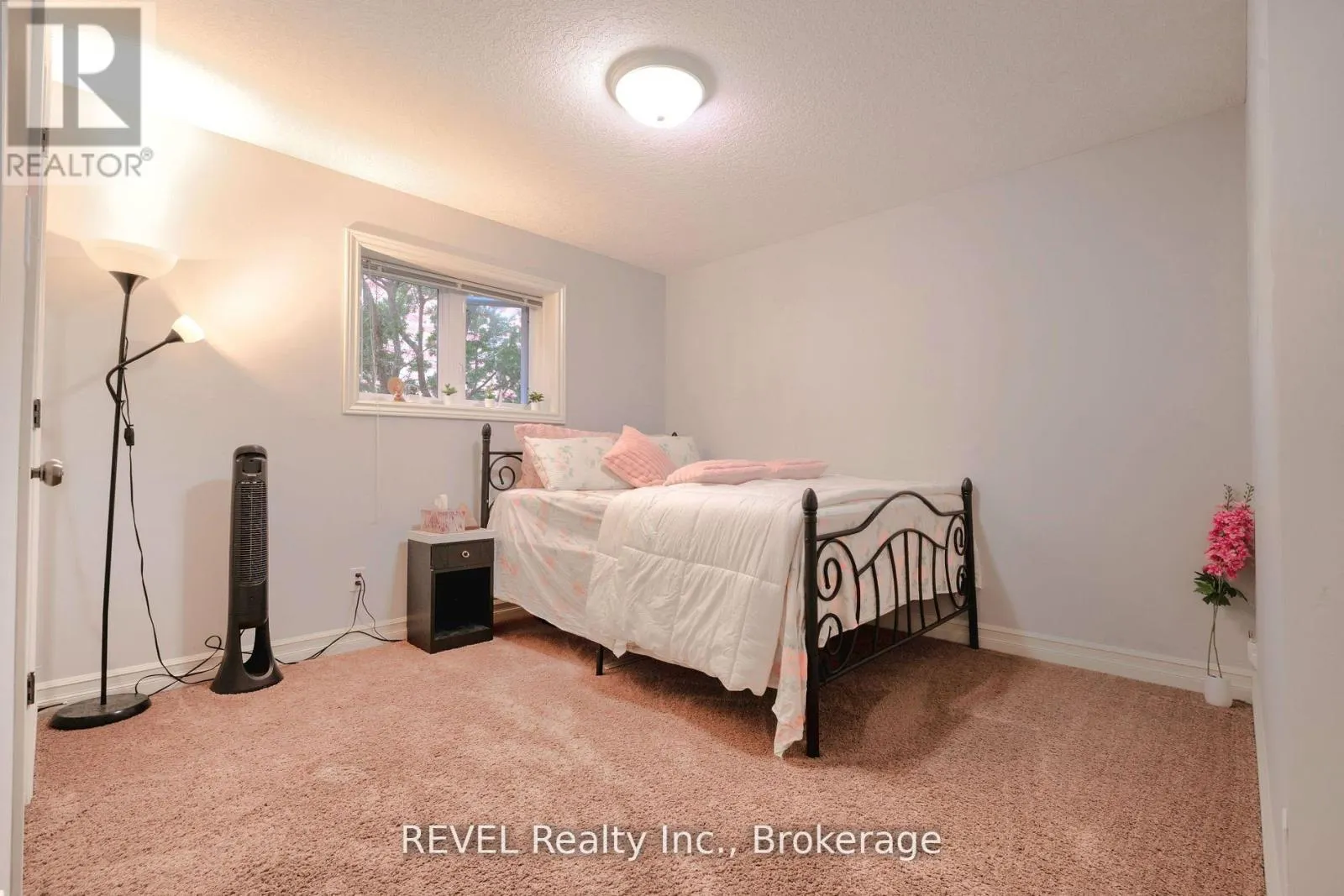 1085 SOUTH WENIGE DRIVE