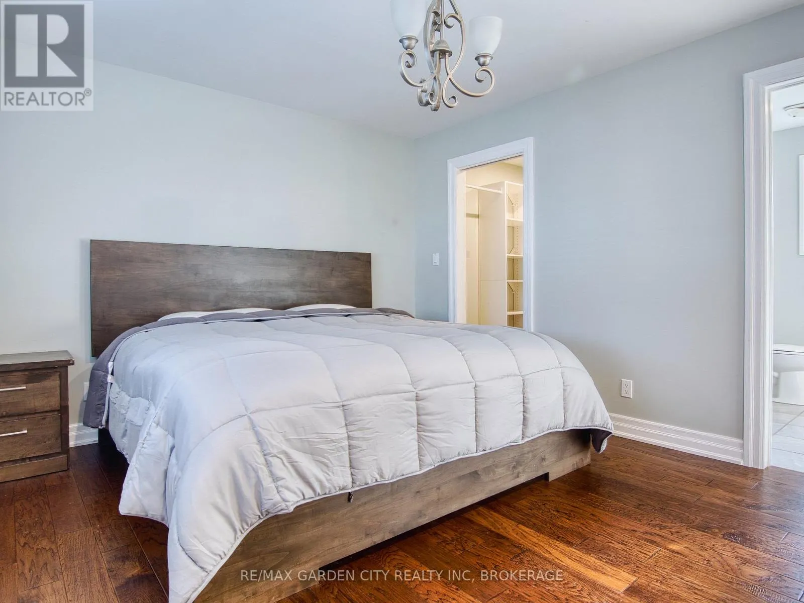 686 LAKEVIEW ROAD