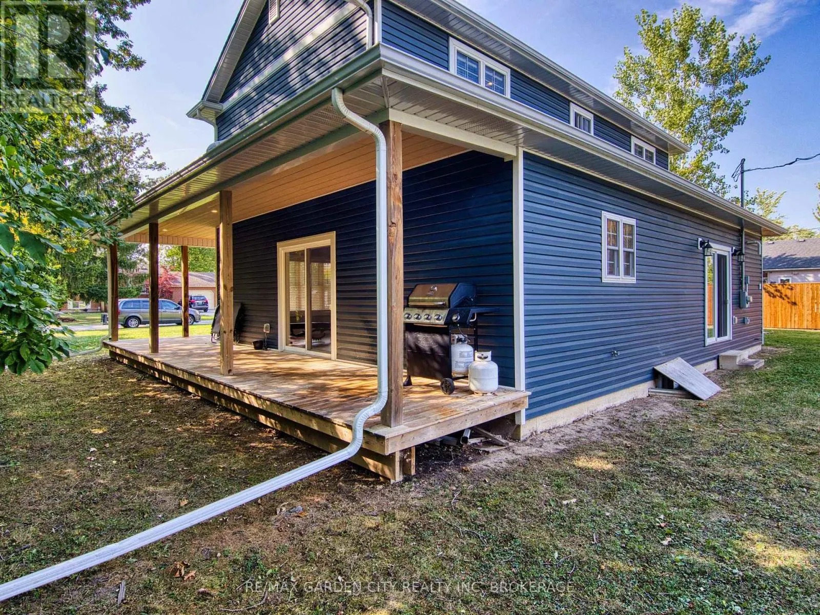 686 LAKEVIEW ROAD