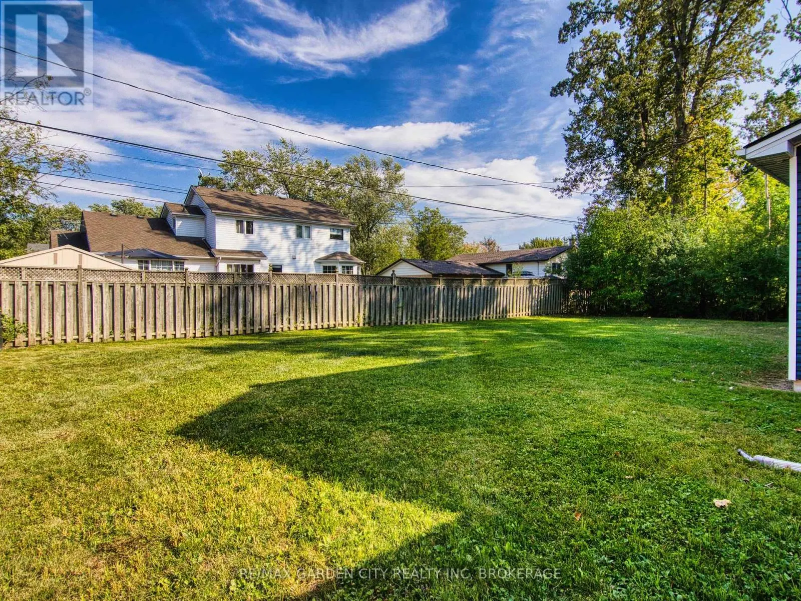 686 LAKEVIEW ROAD
