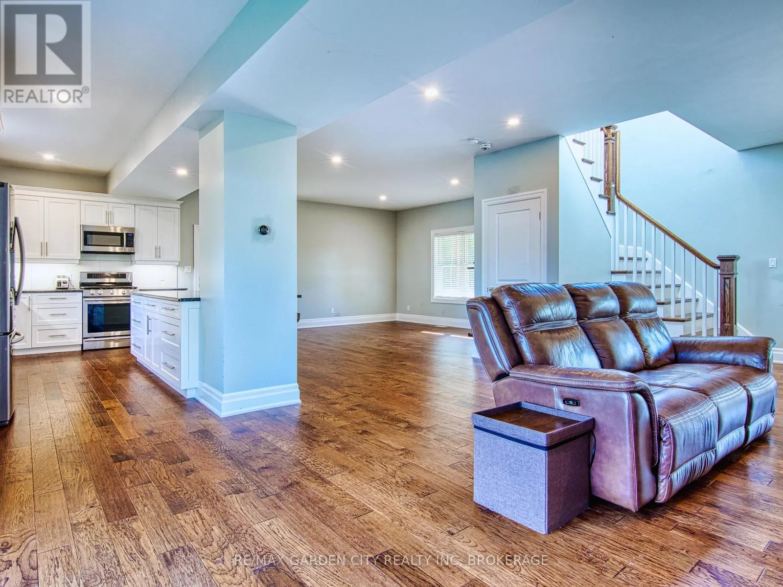 686 LAKEVIEW ROAD