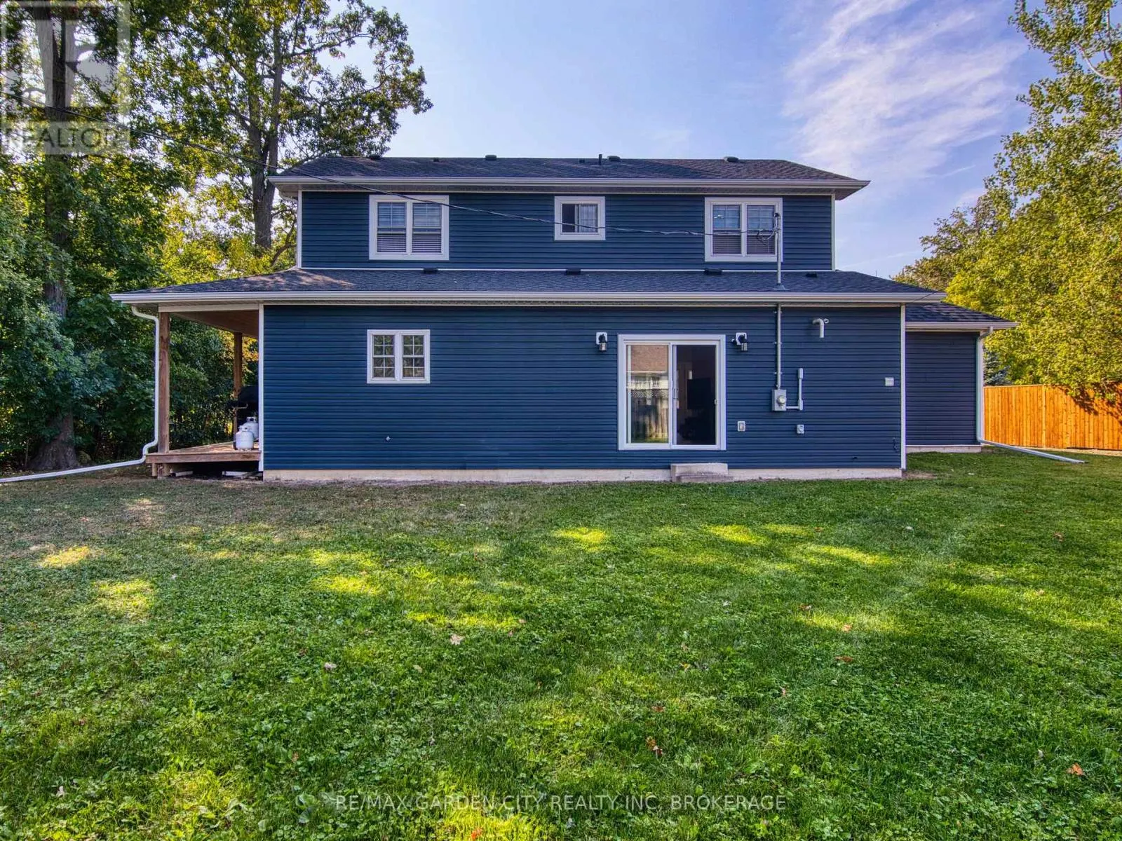 686 LAKEVIEW ROAD
