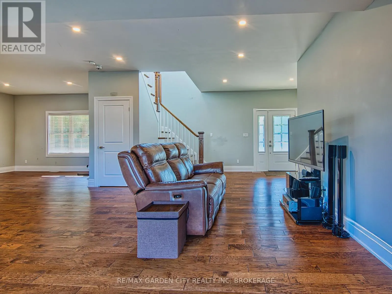 686 LAKEVIEW ROAD